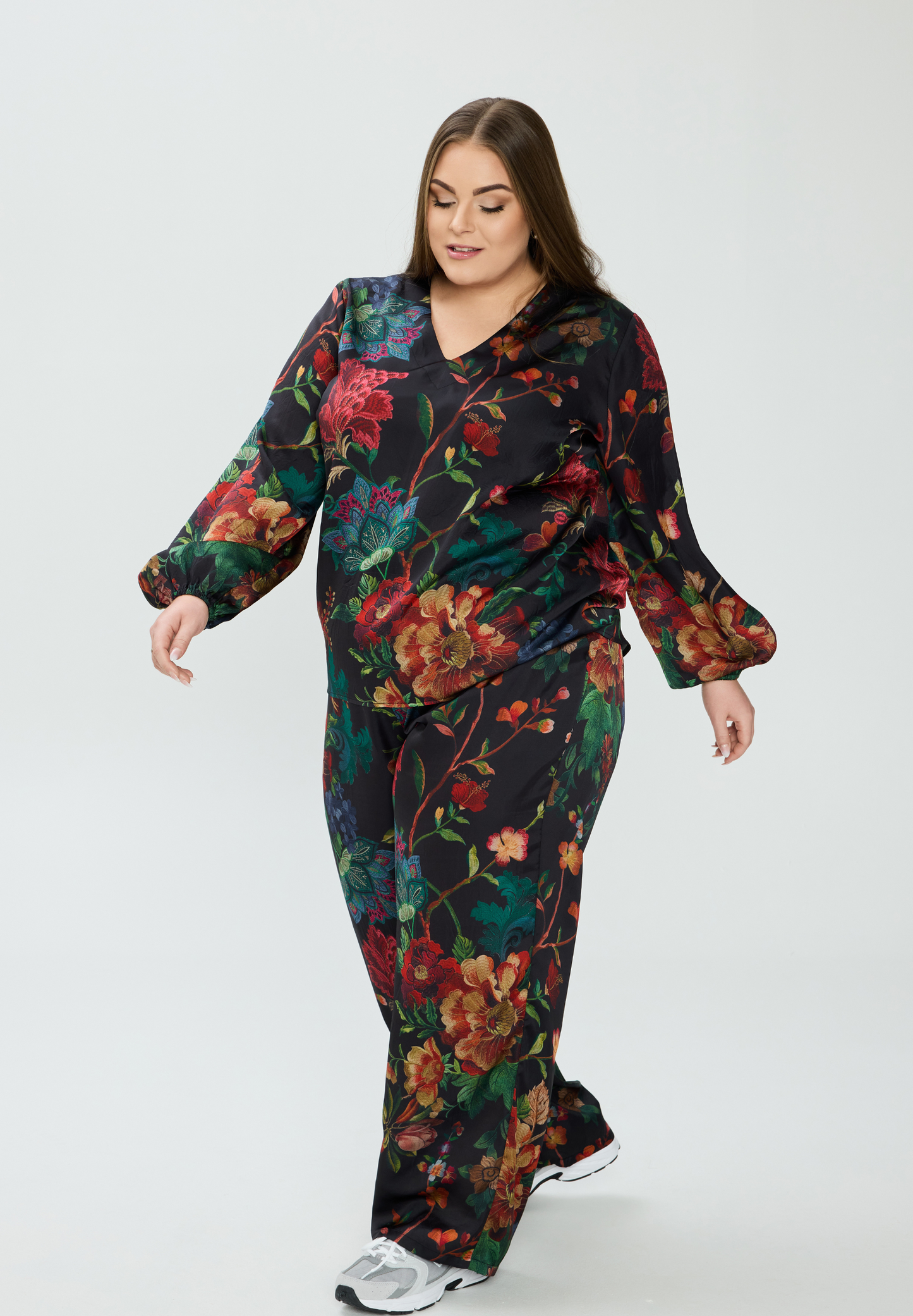 NO. 1 BY OX Elegant bluse i eksklusivt blomsterprint Bluser Black w multicolored flowers