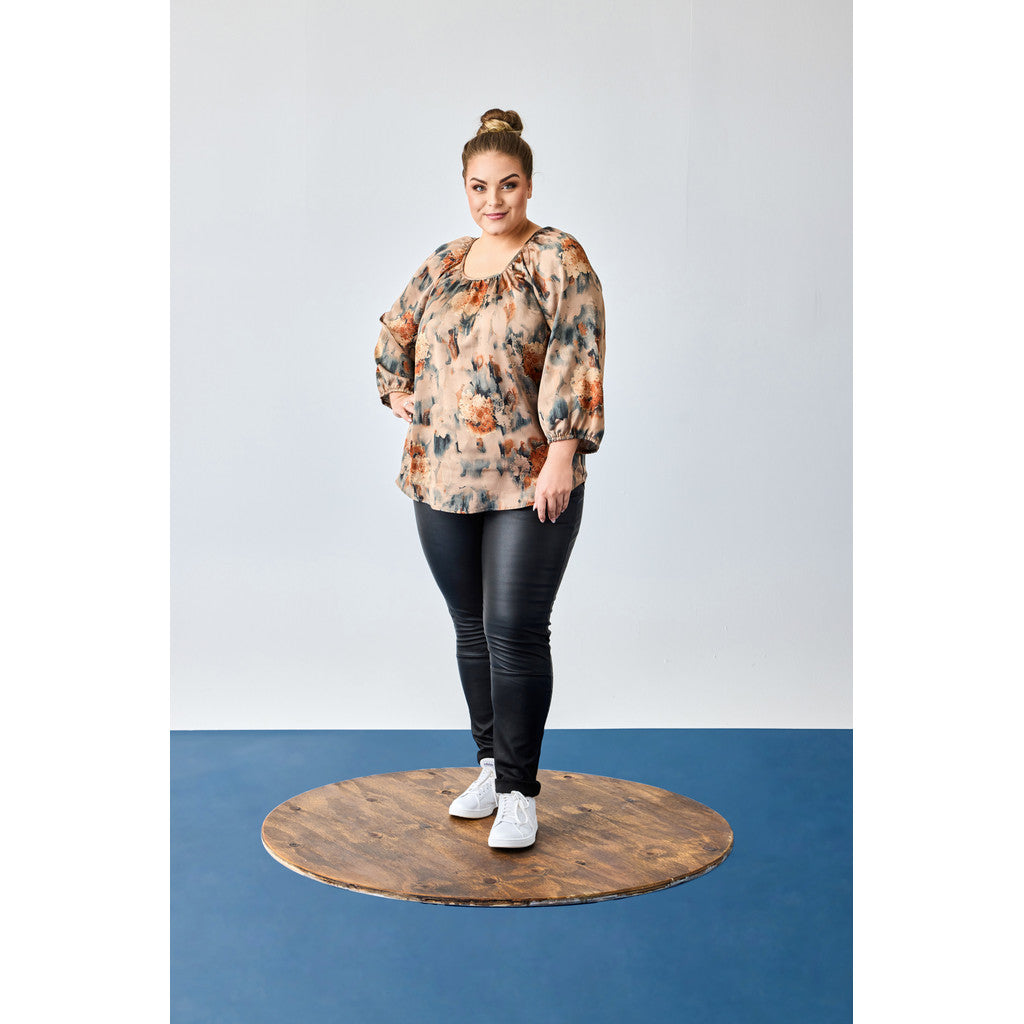 NO. 1 BY OX Elegant bluse med eksklusive gulddetaljer Bluser Warm sand w Apricot flowers and gold foil