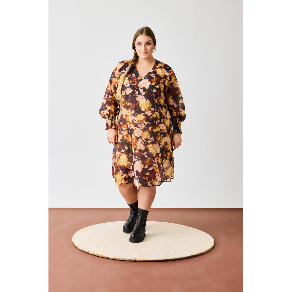 NO. 1 BY OX Elegant kjole i afdæmpede nuancer Kjoler Black w Cream Rose flowers