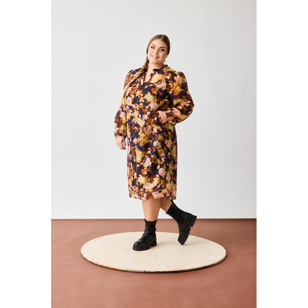 NO. 1 BY OX Elegant kjole i afdæmpede nuancer Kjoler Black w Cream Rose flowers