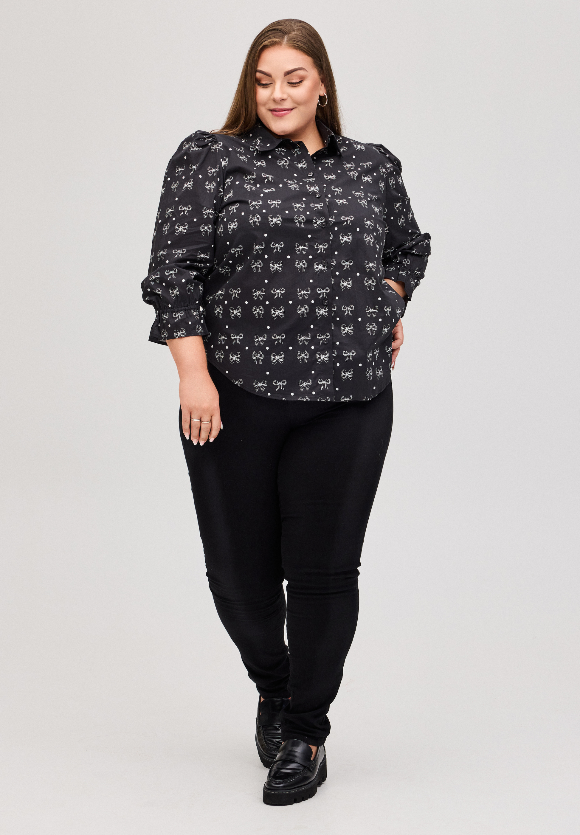 NO. 1 BY OX Elegant skjorte med sløjfer Skjorter Black w White bows