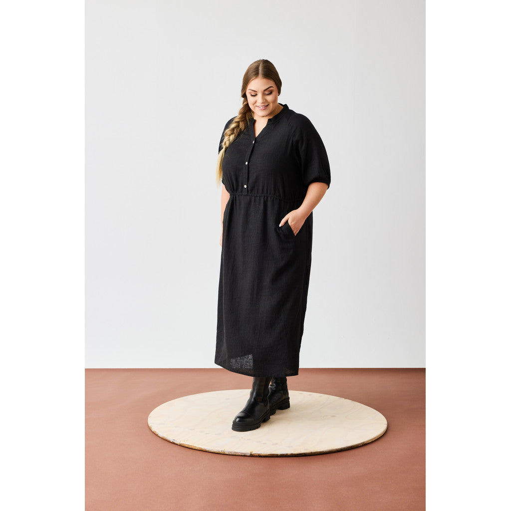 NO. 1 BY OX Lang kjole med snøre i taljen Kjoler Sort