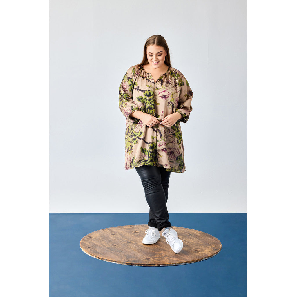 NO. 1 BY OX Tunika kjole Kjoler Sand with Flower bush print