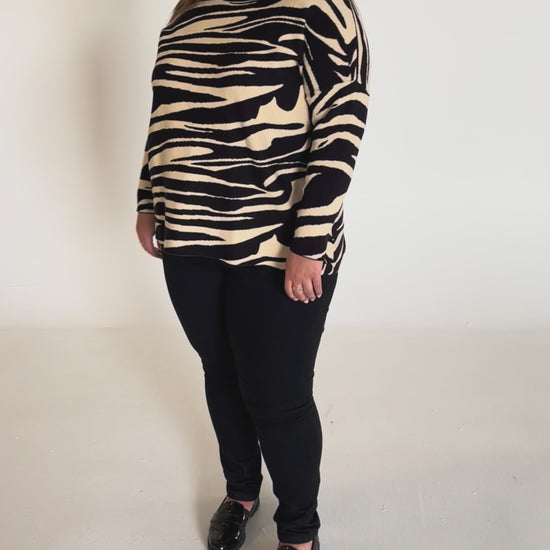 NO. 1 BY OX Poncho med ærmer Poncho Camel Leo Print