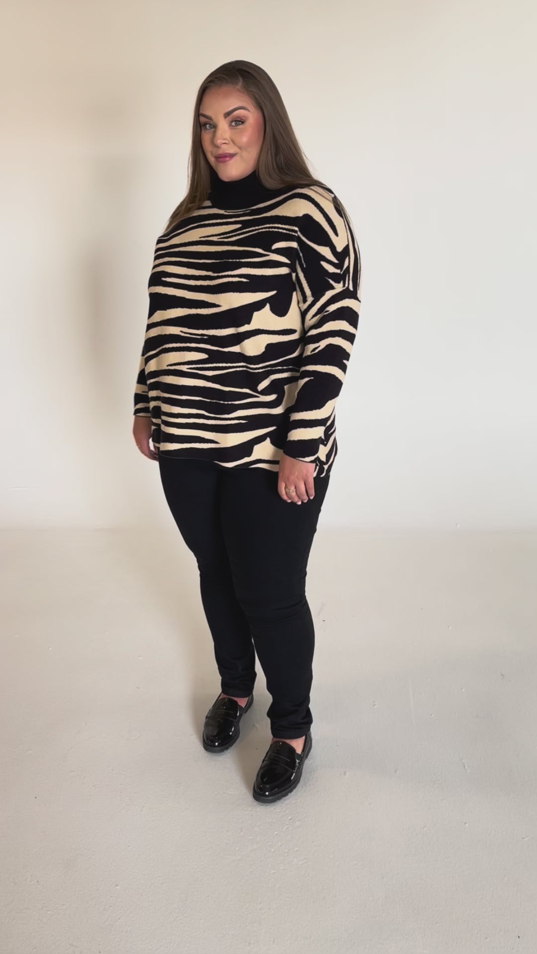 NO. 1 BY OX Poncho med ærmer Poncho Camel Leo Print