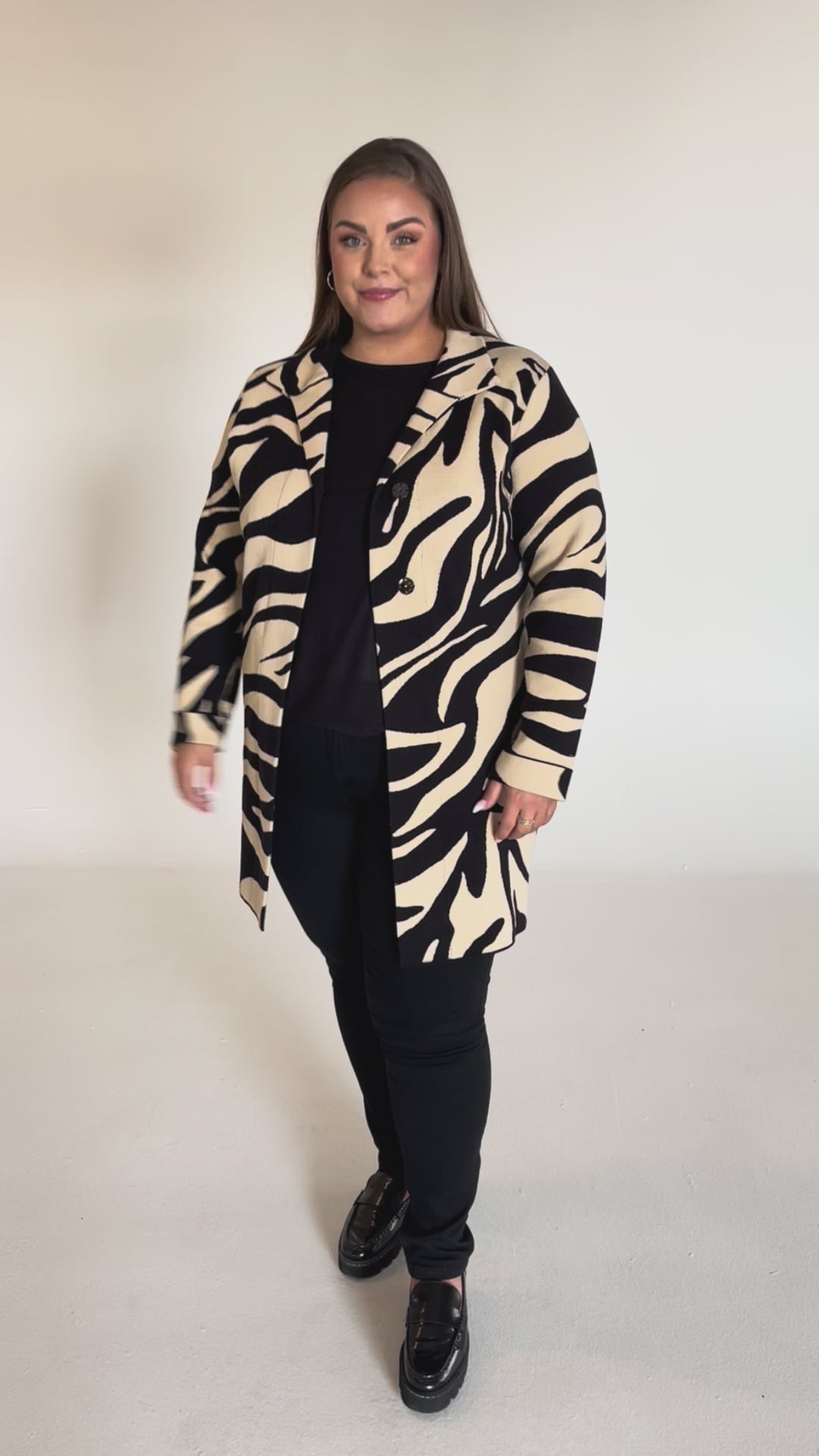 NO. 1 BY OX Cardigan med bindebånd Cardigans Camel Leo Print