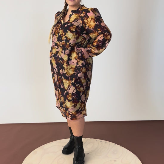 NO. 1 BY OX Elegant kjole i afdæmpede nuancer Kjoler Black w Cream Rose flowers